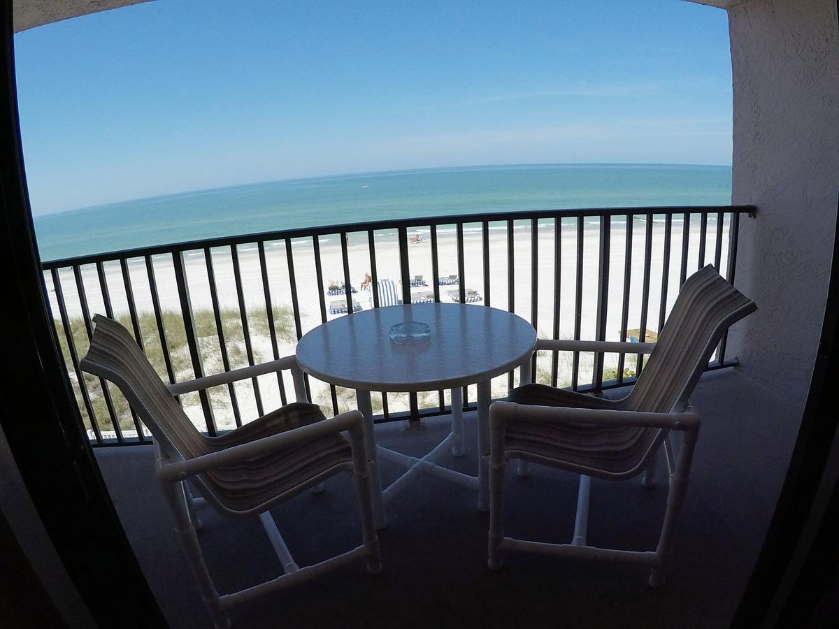 Island Gulf Resort St. Pete Beach Exterior photo