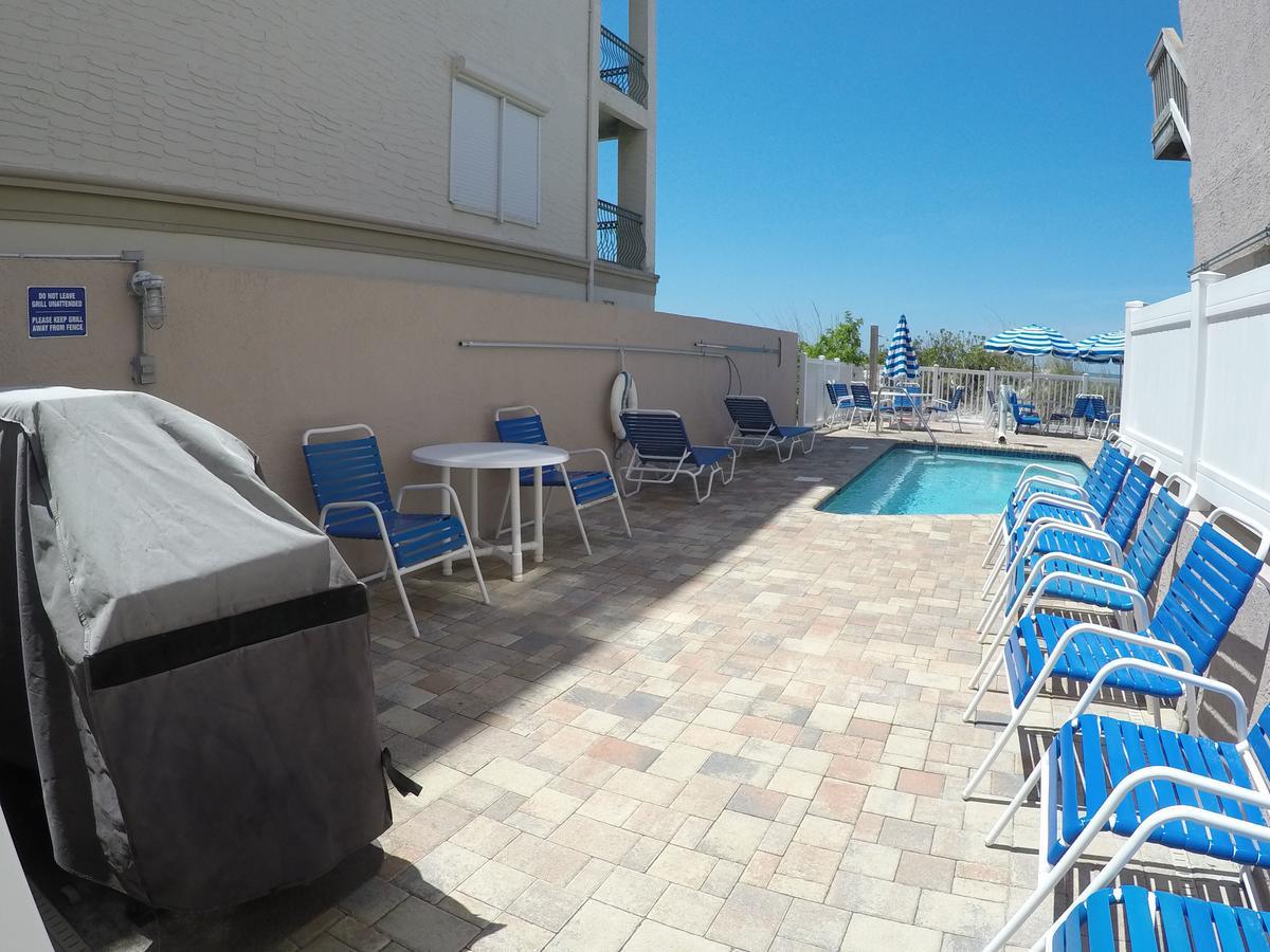 Island Gulf Resort St. Pete Beach Exterior photo